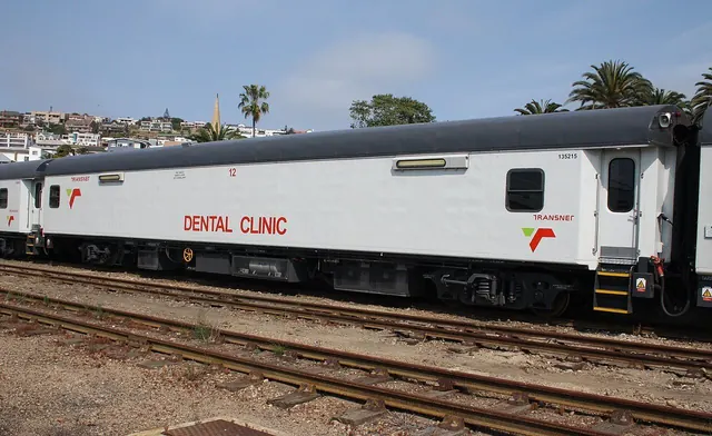 Transnet Phelophepa II- Dental Clinic coach nbr 135215 (15140278715)