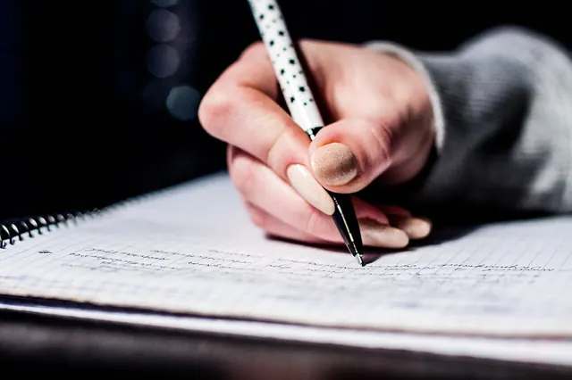 Pen-writing-notes-studying